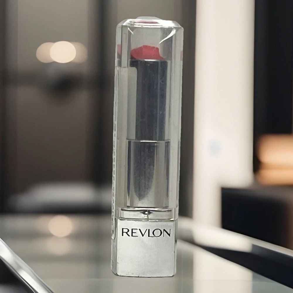 Revlon Ultra HD Gladiolus  Lipstick New Sealed Minor Tip Imperfection Bold‎ Glam